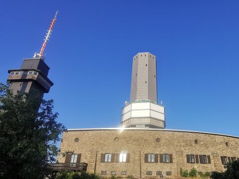 Sifatec fertigt Absturzsicherung für 70-Meter-Funkturm in Schmitten
